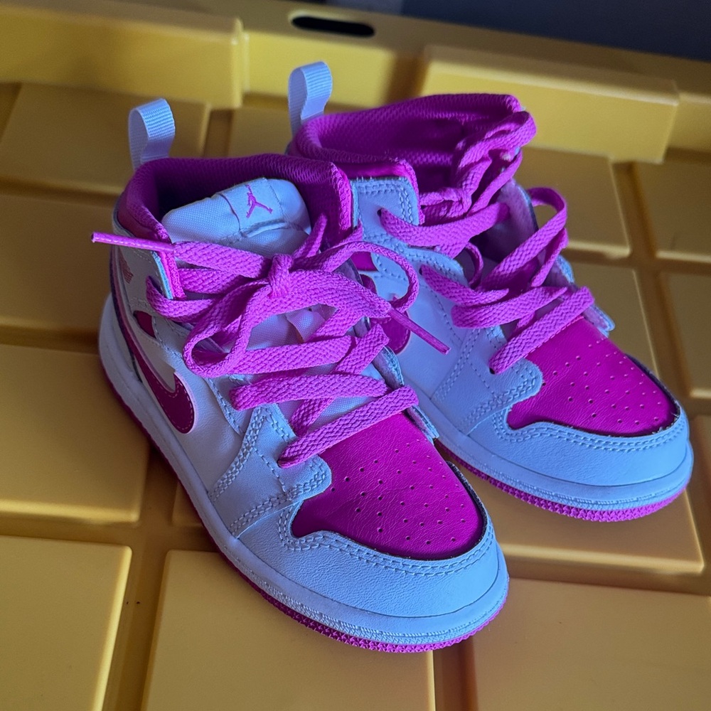 Nike Kids Sneakers in Pink and White